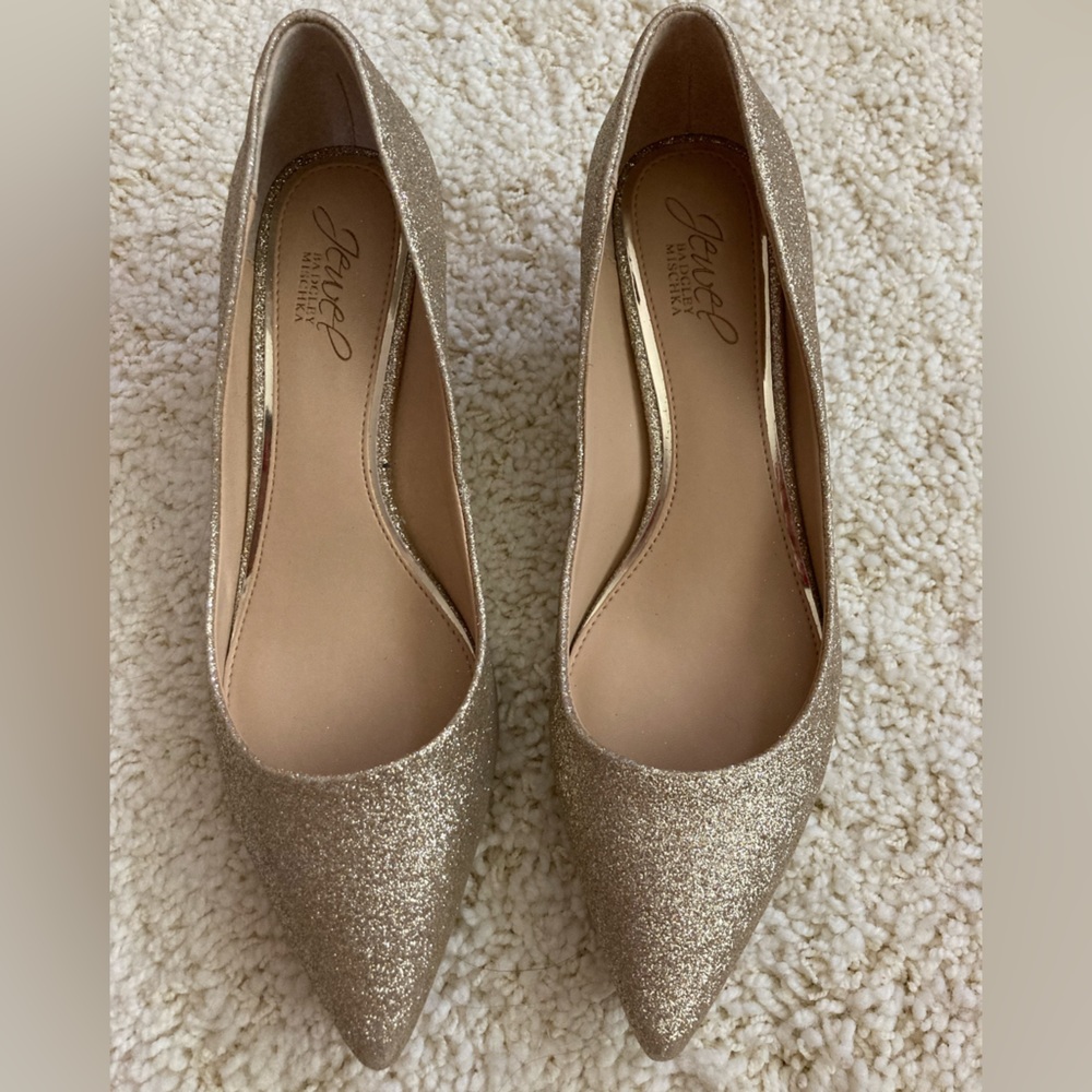 NWOT Badgley Mischka Jewel Gold Kitten heel pump sz 7 1/2